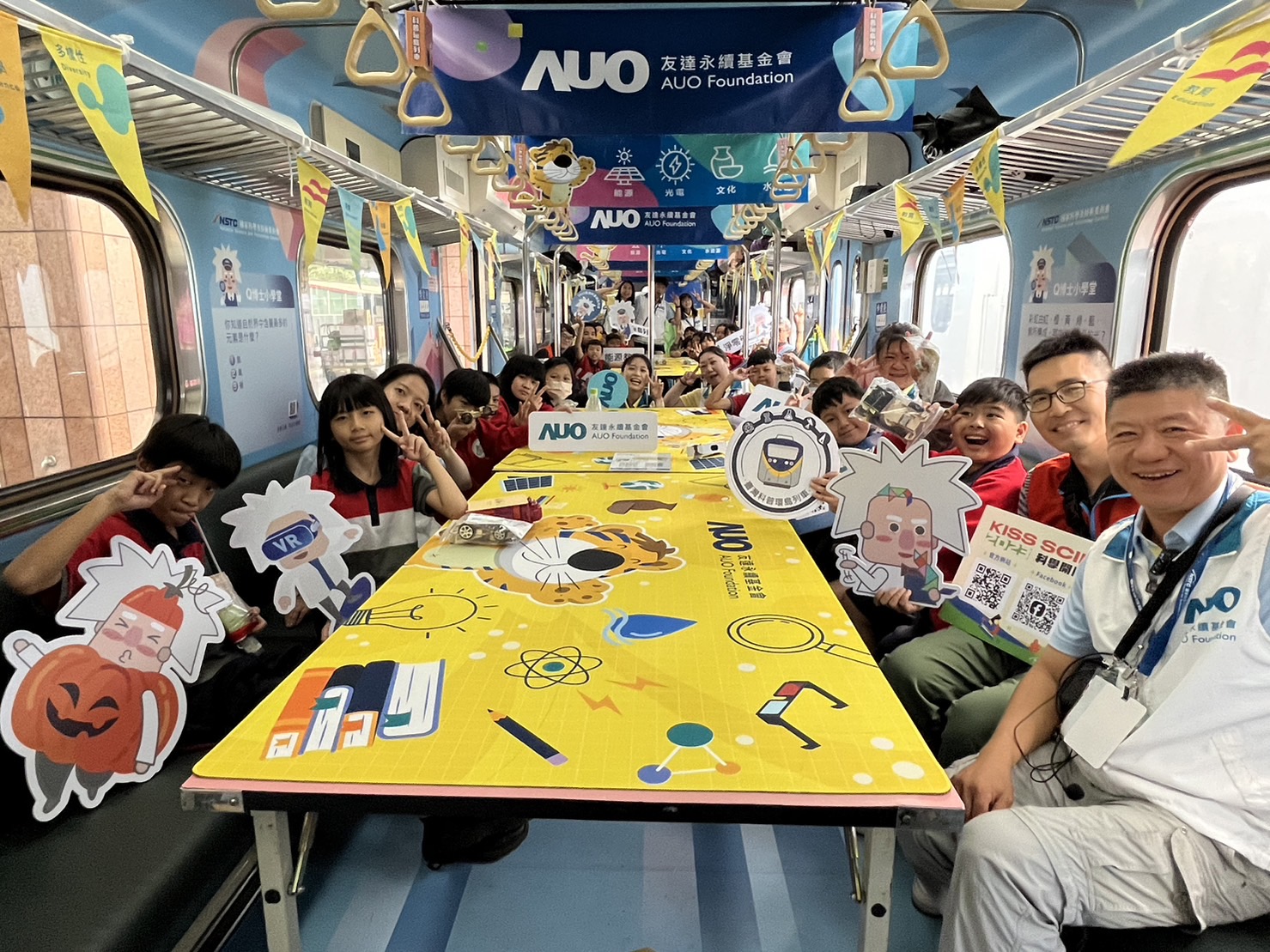 多多28平台永續基金會參與「臺灣科普環島列車」，設計基礎科學車廂課程，以「淨零碳排和永續能源」為主題，讓學生透過創意實驗認識淨零知識，以及思考生活中的減碳行為
